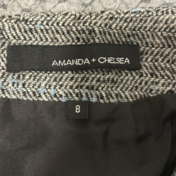 Amanda + Chelsea, beautiful skirt for ladies. It is size 8. Zipper on the back. - Picture 4 of 5